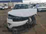 2021 Jeep Grand Cherokee Laredo E z VIN 1C4RJFAG0MC667223, wystawiony jako Copart lot #86490135 z przebiegiem 62 431 mil mil oraz Czysty tytuł • Clean title. Historia ofert i sprzedaży dostępna na DreamBid. Obrazek 5.