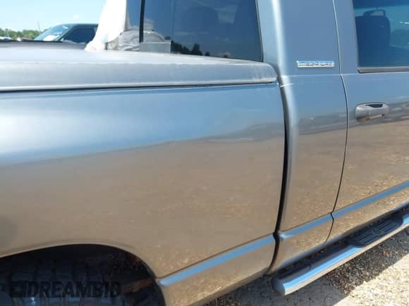 2007 Dodge 1500 SLT z VIN 3D7KR19D57G736423, wystawiony jako IAAI lot #42145607 z przebiegiem 298 274 mil mil oraz . Historia ofert i sprzedaży dostępna na DreamBid. Obrazek 18.