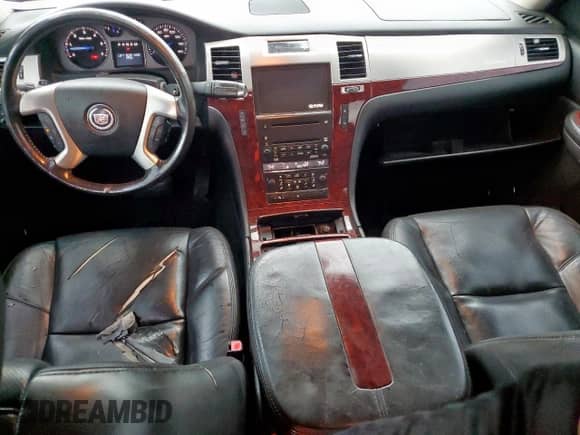 2008 Cadillac Escalade with VIN 1GYEC63808R233010, listed as a Copart auction lot 60818005 with 198,913 mi miles and Salvage title. Bid and sale history available at DreamBid. Image 8.