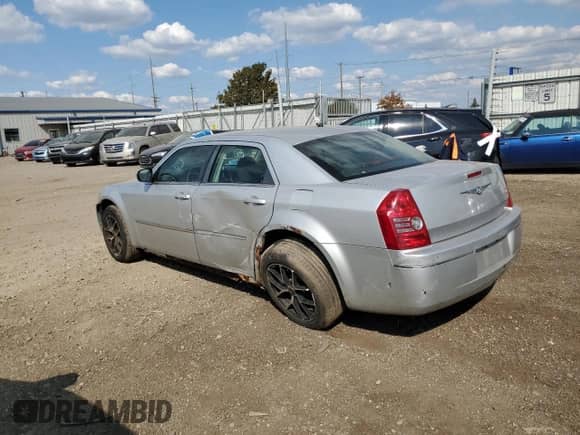 2008 Chrysler 300 Touring с VIN 2C3KA53G58H309082, выставлен на аукционе Copart как лот 71548185 с пробегом 175 737 миль миль и Списание • Salvage title. История ставок и продаж доступна на DreamBid. Изображение 2.