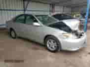 2004 Toyota Camry LE z VIN 4T1BF30KX4U569944, wystawiony jako Copart lot #81707915 z przebiegiem 246 068 mil mil oraz Szkoda całkowita • Salvage title. Historia ofert i sprzedaży dostępna na DreamBid. Obrazek 4.