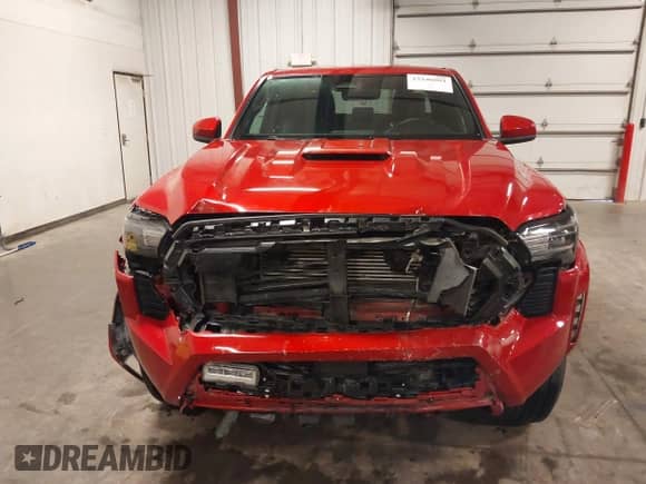 2024 Toyota Tacoma SR5 z VIN 3TYLB5JNXRT023878, wystawiony jako IAAI lot #43246001 z przebiegiem 9 321 mil mil oraz . Historia ofert i sprzedaży dostępna na DreamBid. Obrazek 12.