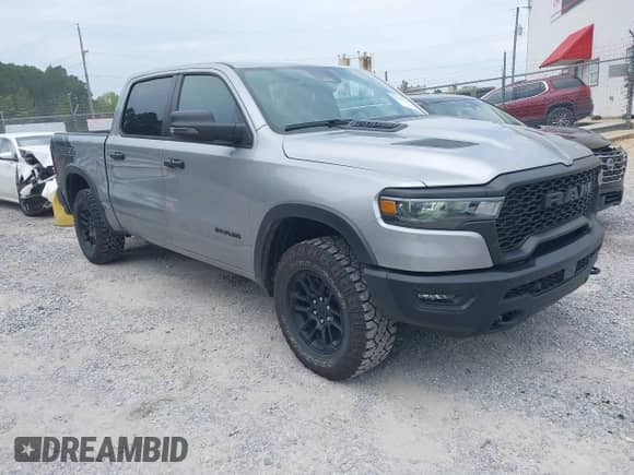 2025 Ram 1500 Rebel z VIN 1C6SRFLP3SN574597, wystawiony jako IAAI lot #42865040 z przebiegiem 35 346 mil mil oraz . Historia ofert i sprzedaży dostępna na DreamBid. Obrazek 1.