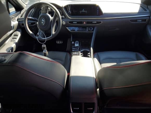 2022 Hyundai Sonata SEL Plus с VIN KMHL44J24NA235720, выставлен на аукционе Copart как лот 81835915 с пробегом 31 958 миль миль и Списание • Salvage title. История ставок и продаж доступна на DreamBid. Изображение 8.