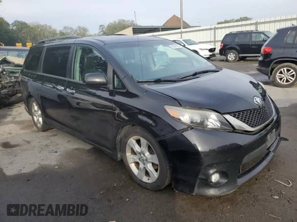2013 Toyota Sienna SE with VIN 5TDXK3DC9DS327563, listed as a Copart auction lot 82045955 with 204,344 mi miles and Salvage title. Bid and sale history available at DreamBid. Image 4.