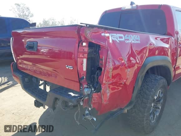 2021 Toyota Tacoma SR z VIN 5TFCZ5AN0MX262902, wystawiony jako IAAI lot #43535009 z przebiegiem 70 926 mil mil oraz . Historia ofert i sprzedaży dostępna na DreamBid. Obrazek 18.