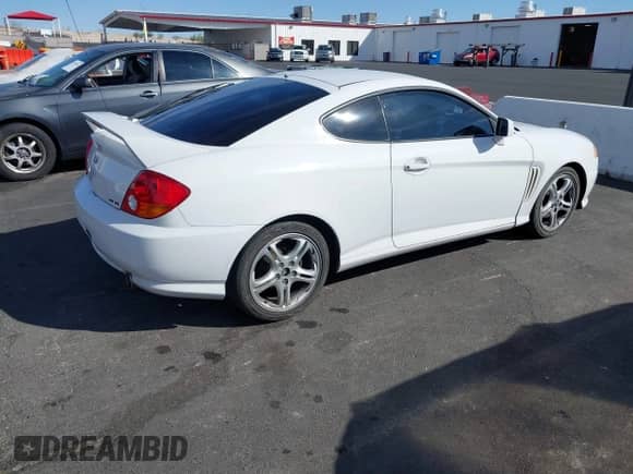2004 Hyundai Tiburon GT с VIN KMHHN65FX4U130771, выставлен на аукционе IAAI как лот 41754074 с пробегом 126 711 миль миль и . История ставок и продаж доступна на DreamBid. Изображение 4.