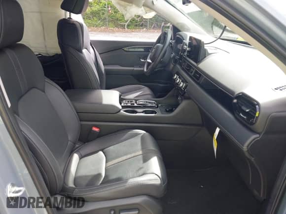 2025 Honda Pilot Touring with VIN 5FNYG2H70SB011614, listed as a IAAI auction lot 42205848 with 37,719 mi miles and . Bid and sale history available at DreamBid. Image 5.