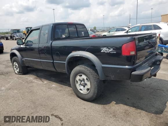 2002 Chevrolet S-10 LS z VIN 1GCCT19W628199383, wystawiony jako Copart lot #64810314 z przebiegiem 172 895 mil mil oraz Szkoda całkowita • Salvage title. Historia ofert i sprzedaży dostępna na DreamBid. Obrazek 2.