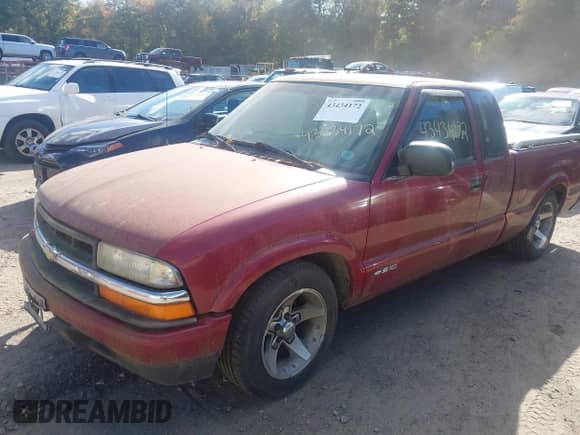 2003 Chevrolet S-10 LS с VIN 1GCCS19X538148602, выставлен на аукционе IAAI как лот 43434172 с пробегом 149 915 миль миль и . История ставок и продаж доступна на DreamBid. Изображение 2.