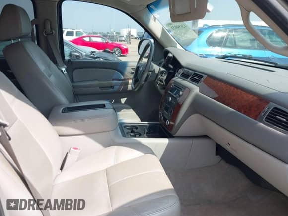 2007 Chevrolet Suburban LT with VIN 3GNFK163X7G179589, listed as a IAAI auction lot 42694031 with 185,599 mi miles and . Bid and sale history available at DreamBid. Image 5.
