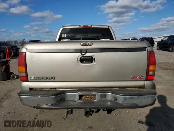 2003 GMC Sierra 1500 SLE with VIN 2GTEK19V831265505, listed as a Copart auction lot 79110744 with 251,425 mi miles and Clean title. Bid and sale history available at DreamBid. Image 6.