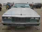 1986 Chevrolet Monte Carlo Sport z VIN 1G1GZ37Z7GR102095, wystawiony jako Copart lot #77247544 z przebiegiem 87 728 mil mil oraz Czysty tytuł • Clean title. Historia ofert i sprzedaży dostępna na DreamBid. Obrazek 5.