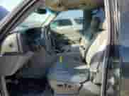 2005 Chevrolet Suburban LT z VIN 3GNEC16Z85G187815, wystawiony jako Copart lot #82671005 z przebiegiem 247 900 mil mil oraz Szkoda całkowita • Salvage title. Historia ofert i sprzedaży dostępna na DreamBid. Obrazek 7.