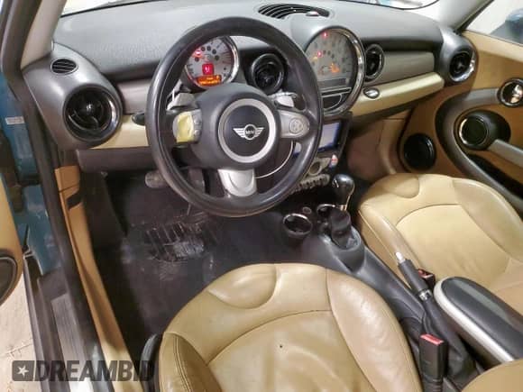 2009 MINI Hardtop с VIN WMWMF33569TT69852, выставлен на аукционе Copart как лот 85374365 с пробегом 139 441 миль миль и Списание • Salvage title. История ставок и продаж доступна на DreamBid. Изображение 8.