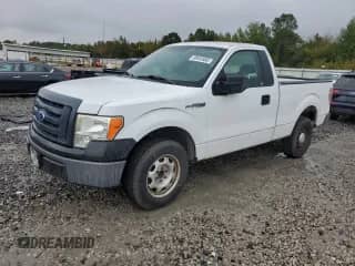 2010 Ford F-150 XL z VIN 1FTMF1CW7AFC14763, wystawiony jako Copart lot #90633585 z przebiegiem 126 077 mil mil oraz Czysty tytuł • Clean title. Historia ofert i sprzedaży dostępna na DreamBid. Obrazek 1.