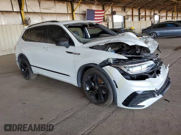 2024 Volkswagen Tiguan SE R-Line Black z VIN 3VVCB7AX6RM011544, wystawiony jako Copart lot #66198745 z przebiegiem 23 609 mil mil oraz Szkoda całkowita • Salvage title. Historia ofert i sprzedaży dostępna na DreamBid. Obrazek 4.