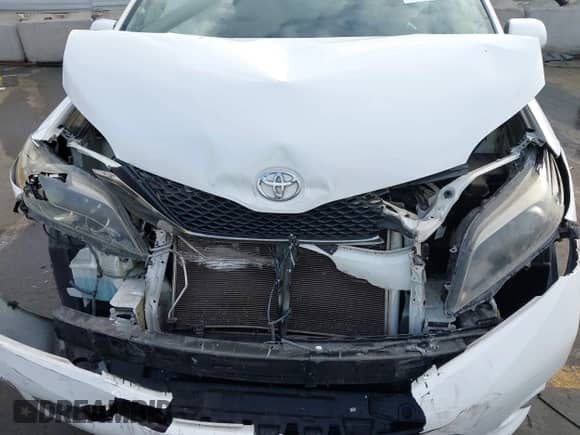 2016 Toyota Sienna SE with VIN 5TDXK3DCXGS738037, listed as a IAAI auction lot 41469460 with 154,036 mi miles and . Bid and sale history available at DreamBid. Image 8.