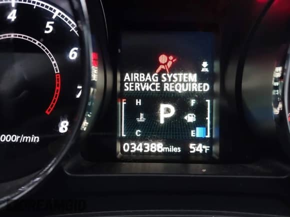 2023 Mitsubishi Outlander ES z VIN JA4ARUAU9PU014995, wystawiony jako IAAI lot #41550250 z przebiegiem 34 388 mil mil oraz . Historia ofert i sprzedaży dostępna na DreamBid. Obrazek 16.