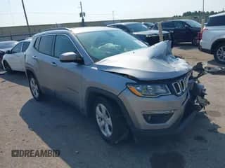 2018 Jeep Compass Latitude z VIN 3C4NJCBB9JT124923, wystawiony jako IAAI lot #43240973 z przebiegiem 59 726 mil mil oraz . Historia ofert i sprzedaży dostępna na DreamBid. Obrazek 1.