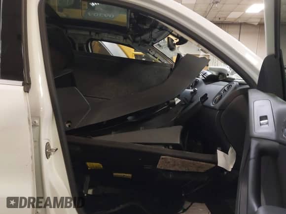 2017 Volkswagen Tiguan Wolfsburg Edition z VIN WVGRV7AX3HK000874, wystawiony jako IAAI lot #41332583 z przebiegiem 27 921 mil mil oraz . Historia ofert i sprzedaży dostępna na DreamBid. Obrazek 5.