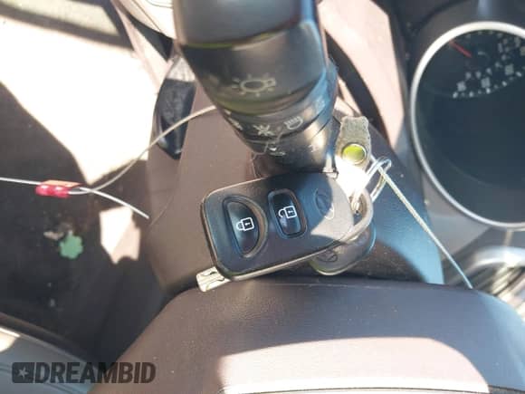 2014 Hyundai Tucson SE with VIN KM8JU3AG9EU879547, listed as a IAAI auction lot 43180093 with 151,921 mi miles and . Bid and sale history available at DreamBid. Image 11.