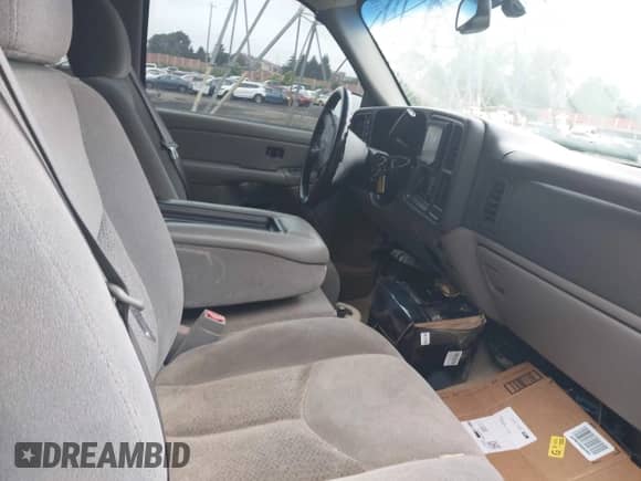 2004 Chevrolet Suburban LS z VIN 3GNGK26U54G243441, wystawiony jako IAAI lot #42706672 z przebiegiem 124 306 mil mil oraz . Historia ofert i sprzedaży dostępna na DreamBid. Obrazek 5.