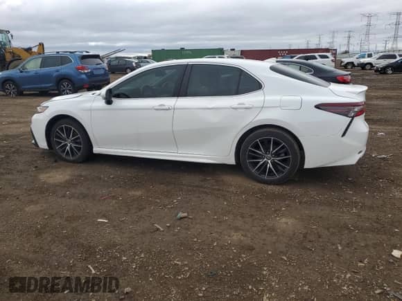 2021 Toyota Camry SE z VIN 4T1S11AK5MU561378, wystawiony jako Copart lot #51075785 z przebiegiem 80 781 mil mil oraz Szkoda całkowita • Salvage title. Historia ofert i sprzedaży dostępna na DreamBid. Obrazek 2.
