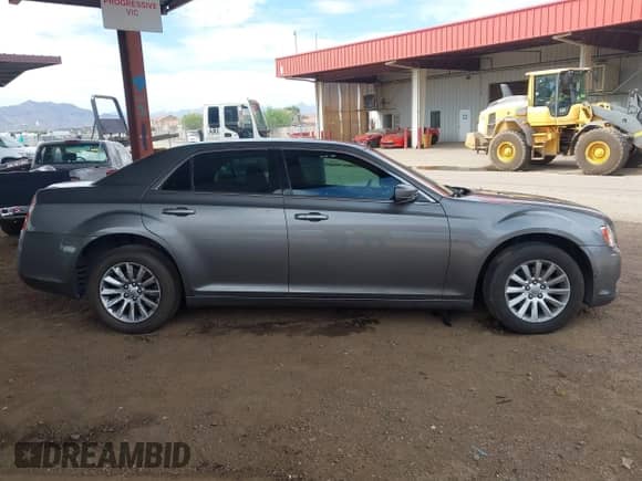 2012 Chrysler 300 с VIN 2C3CCAAG6CH312365, выставлен на аукционе IAAI как лот 43096514 с пробегом 176 425 миль миль и . История ставок и продаж доступна на DreamBid. Изображение 13.