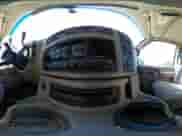 2002 Chevrolet Astro z VIN 1GNEL19X22B120237, wystawiony jako IAAI lot #42667153 z przebiegiem 181 033 mil mil oraz . Historia ofert i sprzedaży dostępna na DreamBid. Obrazek 18.