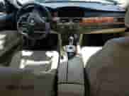 2010 BMW 5 Series 528i с VIN WBANU5C55AC129444, выставлен на аукционе Copart как лот 68937225 с пробегом 140 948 миль миль и Списание • Salvage title. История ставок и продаж доступна на DreamBid. Изображение 8.