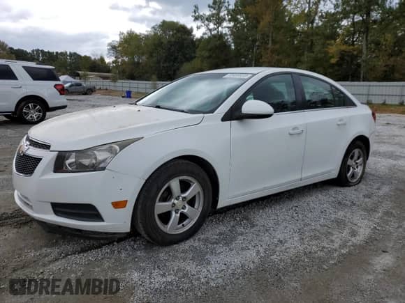 2012 Chevrolet Cruze 1LT z VIN 1G1PF5SC5C7105011, wystawiony jako Copart lot #52084654 z przebiegiem 179 737 mil mil oraz Nie do naprawy • Non repairable. Historia ofert i sprzedaży dostępna na DreamBid. Obrazek 1.