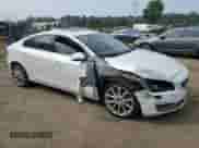 2018 Volvo S60 Inscription Platinum z VIN LYV402TM9JB170194, wystawiony jako Copart lot #60866295 z przebiegiem 42 962 mil mil oraz Szkoda całkowita • Salvage title. Historia ofert i sprzedaży dostępna na DreamBid. Obrazek 4.