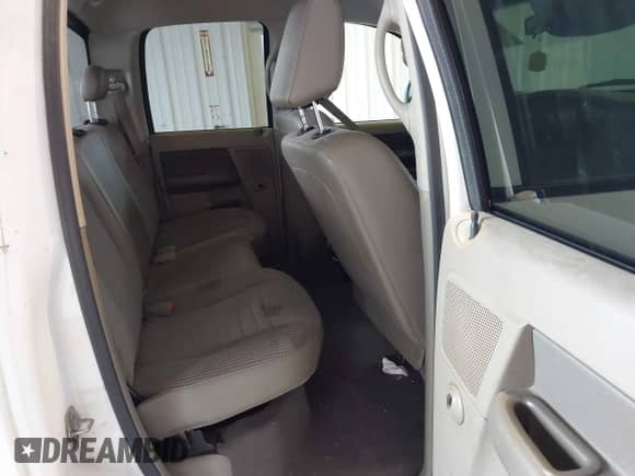 2008 Dodge 1500 ST z VIN 1D7HA18K08J139956, wystawiony jako IAAI lot #42314710 z przebiegiem 171 082 mil mil oraz . Historia ofert i sprzedaży dostępna na DreamBid. Obrazek 8.