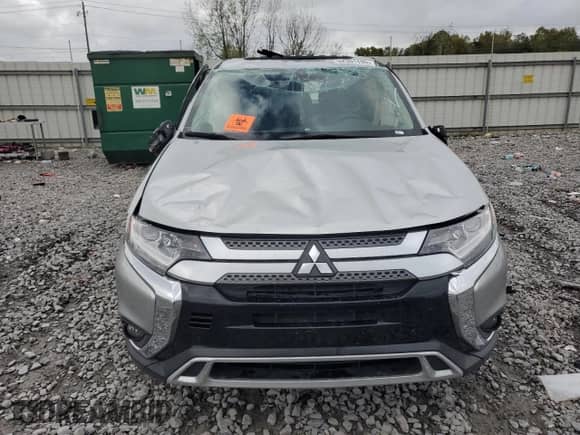 2020 Mitsubishi Outlander SE z VIN JA4AD3A31LZ039967, wystawiony jako Copart lot #82301135 z przebiegiem 109 992 mil mil oraz Szkoda całkowita • Salvage title. Historia ofert i sprzedaży dostępna na DreamBid. Obrazek 5.