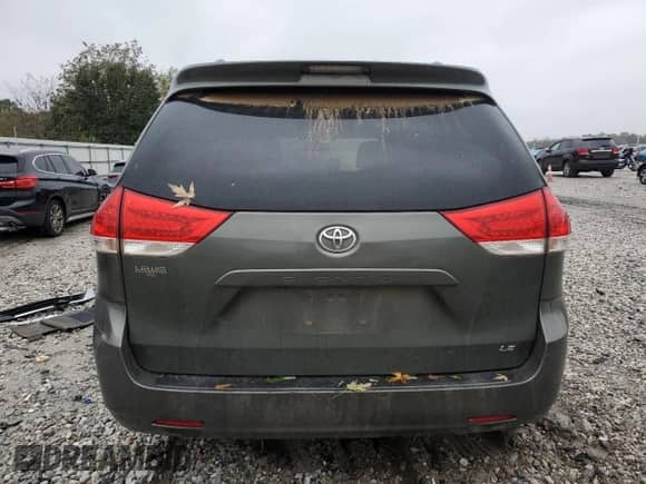 2011 Toyota Sienna LE with VIN 5TDKK3DC0BS048459, listed as a Copart auction lot 82567835 with 281,199 mi miles and Clean title. Bid and sale history available at DreamBid. Image 6.