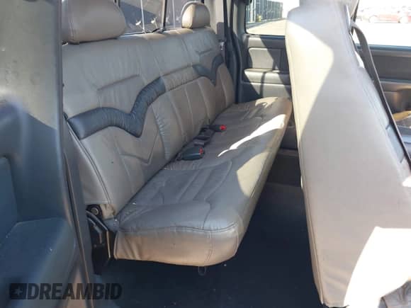 2002 GMC Sierra 1500 SLE с VIN 2GTEC19T721257163, выставлен на аукционе IAAI как лот 42049468 с пробегом 274 249 миль миль и . История ставок и продаж доступна на DreamBid. Изображение 8.