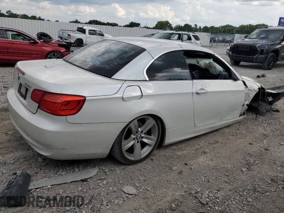 2011 BMW 3 Series 328i z VIN WBADW7C52BE544051, wystawiony jako Copart lot #68748285 z przebiegiem 83 651 mil mil oraz Szkoda całkowita • Salvage title. Historia ofert i sprzedaży dostępna na DreamBid. Obrazek 3.