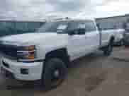 2015 Chevrolet Silverado 2500HD LT с VIN 1GC1KVE85FF611982, выставлен на аукционе IAAI как лот 42755814 с пробегом 130 712 миль миль и . История ставок и продаж доступна на DreamBid. Изображение 2.