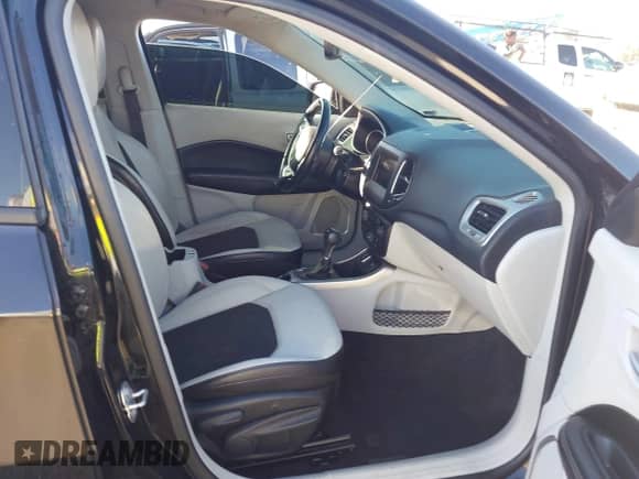 2018 Jeep Compass Latitude with VIN 3C4NJCBB4JT500329, listed as a IAAI auction lot 43486064 with 95,725 mi miles and . Bid and sale history available at DreamBid. Image 5.