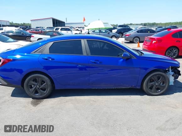 2025 Hyundai Elantra SE with VIN KMHLL4DG0SU858563, listed as a IAAI auction lot 43063523 with 8,831 mi miles and . Bid and sale history available at DreamBid. Image 14.