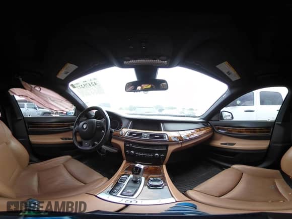 2014 BMW 7 Series 740Li z VIN WBAYE4C51ED137951, wystawiony jako IAAI lot #42475227 z przebiegiem 98 430 mil mil oraz . Historia ofert i sprzedaży dostępna na DreamBid. Obrazek 19.