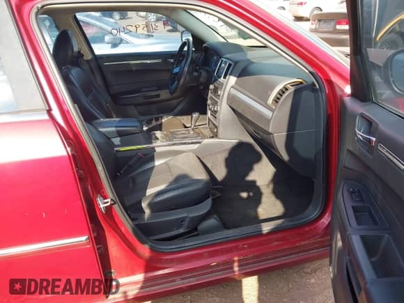 2010 Chrysler 300 Touring Signature с VIN 2C3CA5CV3AH192613, выставлен на аукционе IAAI как лот 43159240 с пробегом Не указан миль и . История ставок и продаж доступна на DreamBid. Изображение 5.