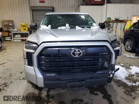 2022 Toyota Tundra SR5 with VIN 5TFLA5DB2NX027458, listed as a Copart auction lot 43463833 with 16,272 mi miles and . Bid and sale history available at DreamBid. Image 5.