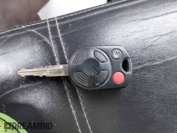 2008 Mercury Mariner with VIN 4M2CU91128KJ03668, listed as a IAAI auction lot 41213830 with 240,480 mi miles and . Bid and sale history available at DreamBid. Image 11.