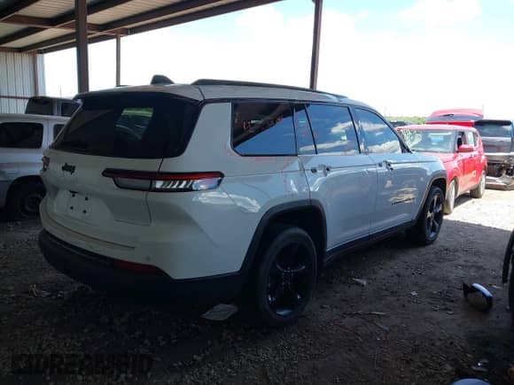 2023 Jeep Grand Cherokee Laredo z VIN 1C4RJJAG0P8835405, wystawiony jako IAAI lot #42558460 z przebiegiem 42 877 mil mil oraz . Historia ofert i sprzedaży dostępna na DreamBid. Obrazek 4.