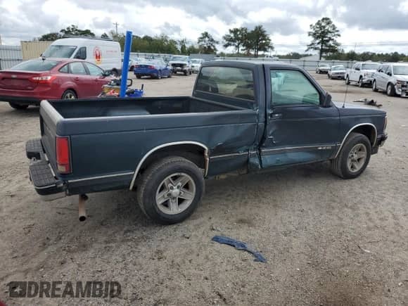 1993 Chevrolet S-10 X96 z VIN 1GCCS14Z5P8178990, wystawiony jako Copart lot #81875175 z przebiegiem 100 000 mil mil oraz Szkoda całkowita • Salvage title. Historia ofert i sprzedaży dostępna na DreamBid. Obrazek 3.