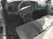 1998 Dodge 1500 z VIN 1B7HC13Y7WJ203102, wystawiony jako Copart lot #67620035 z przebiegiem 270 254 mil mil oraz Szkoda całkowita • Salvage title. Historia ofert i sprzedaży dostępna na DreamBid. Obrazek 8.