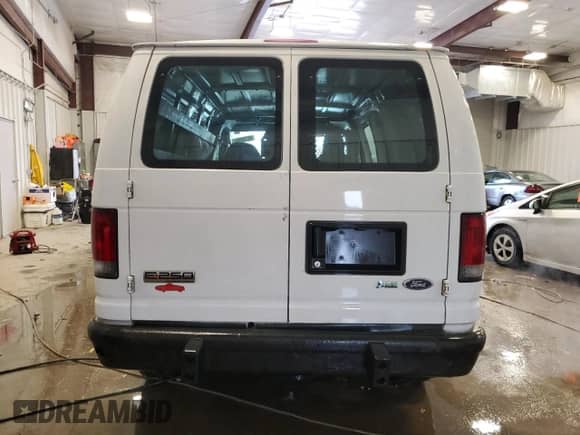 2010 Ford Econoline Cargo Commercial z VIN 1FTNE2EW0ADA26771, wystawiony jako Copart lot #86178584 z przebiegiem 221 493 mil mil oraz Nie do naprawy • Non repairable. Historia ofert i sprzedaży dostępna na DreamBid. Obrazek 6.