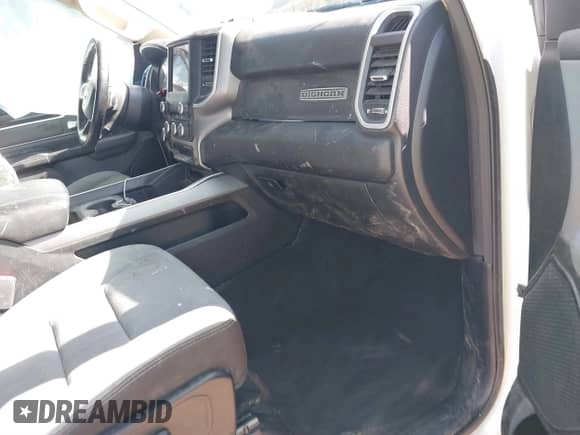 2020 Ram 1500 Big Horn z VIN 1C6RREBT3LN252583, wystawiony jako IAAI lot #41767035 z przebiegiem 218 563 mil mil oraz . Historia ofert i sprzedaży dostępna na DreamBid. Obrazek 5.